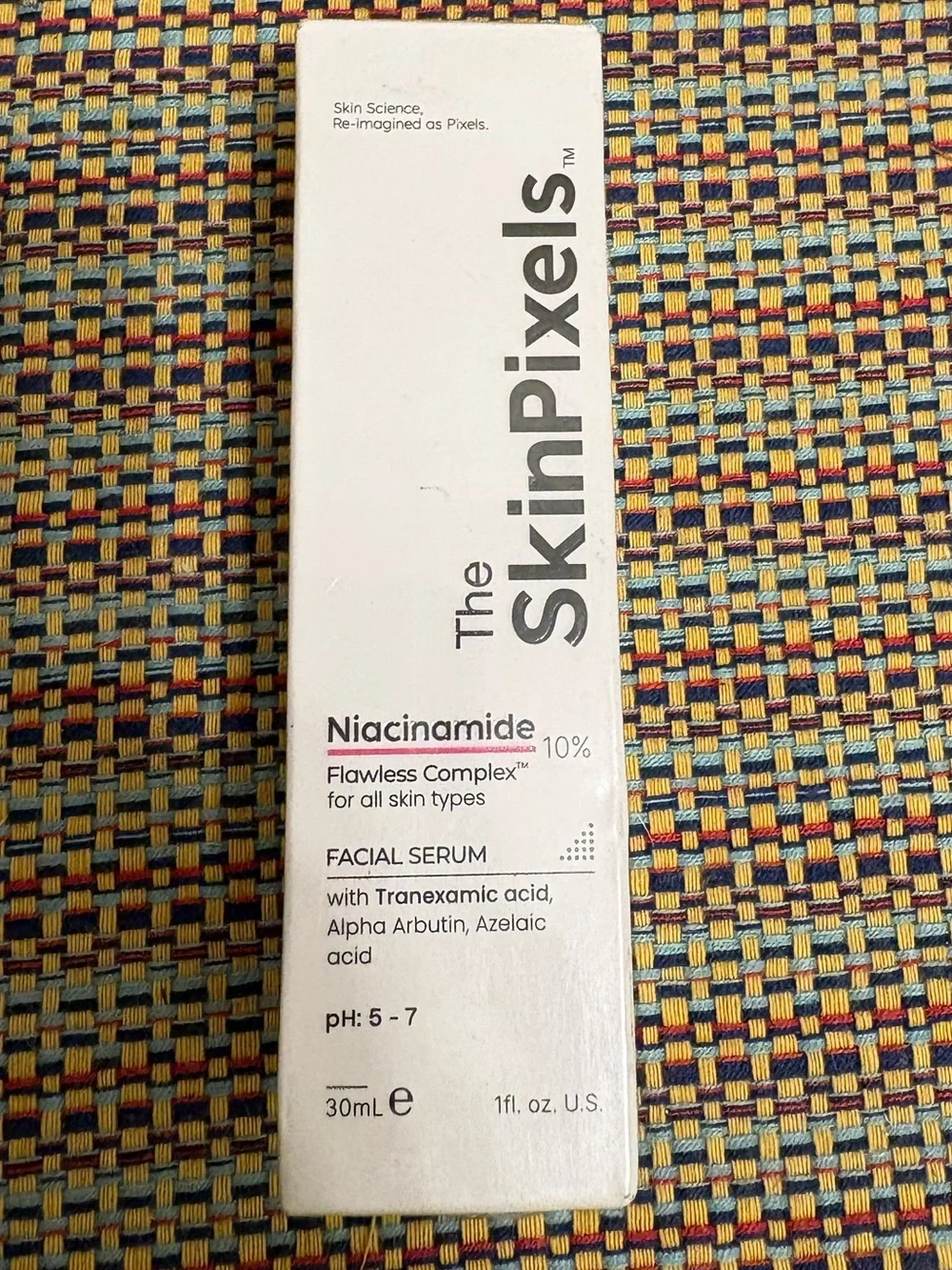 the Skin pixels Niacinamide 10% Facial Serum – White